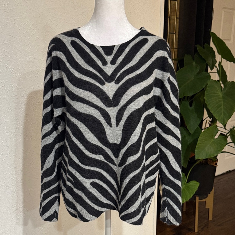 Zebra Print Crew Neck Cashmere Sweater, S